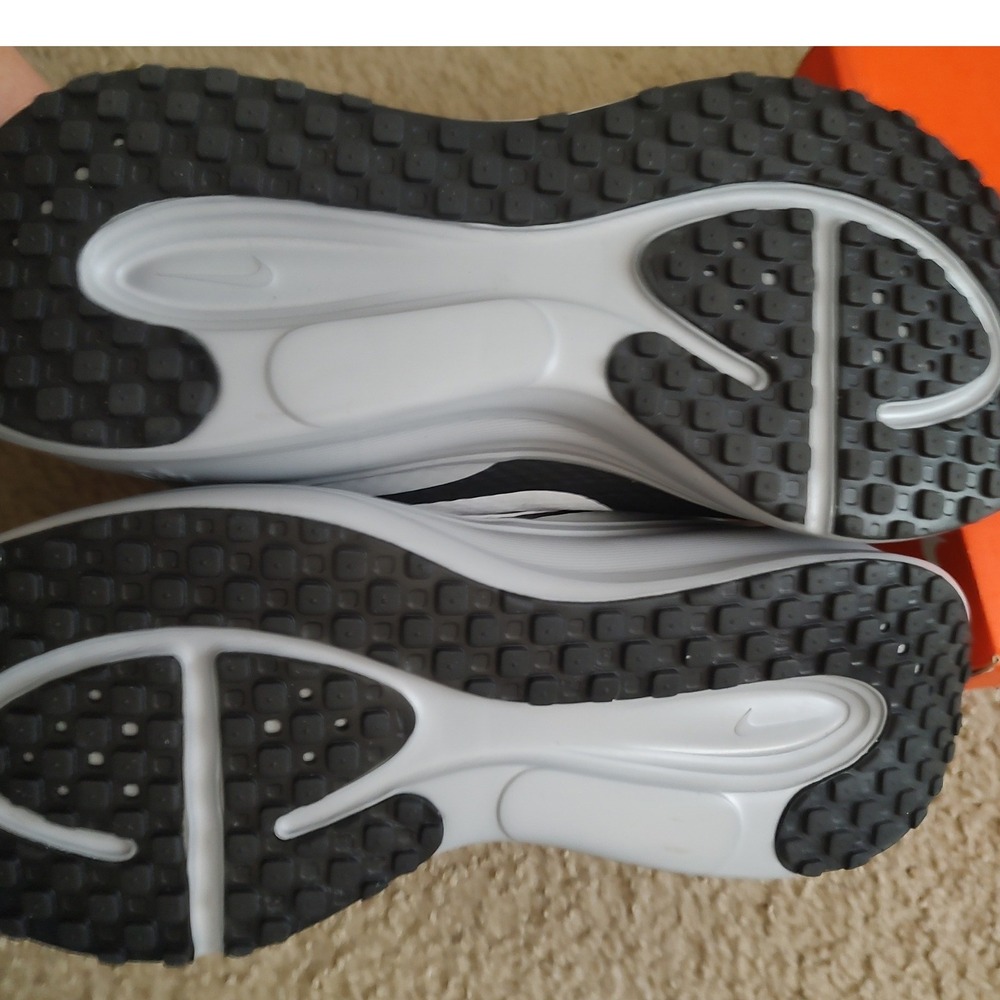 Nike Revolution 7 Mens Black White Running Shoes FB2207-001 Size 7 - Picture 3 of 7